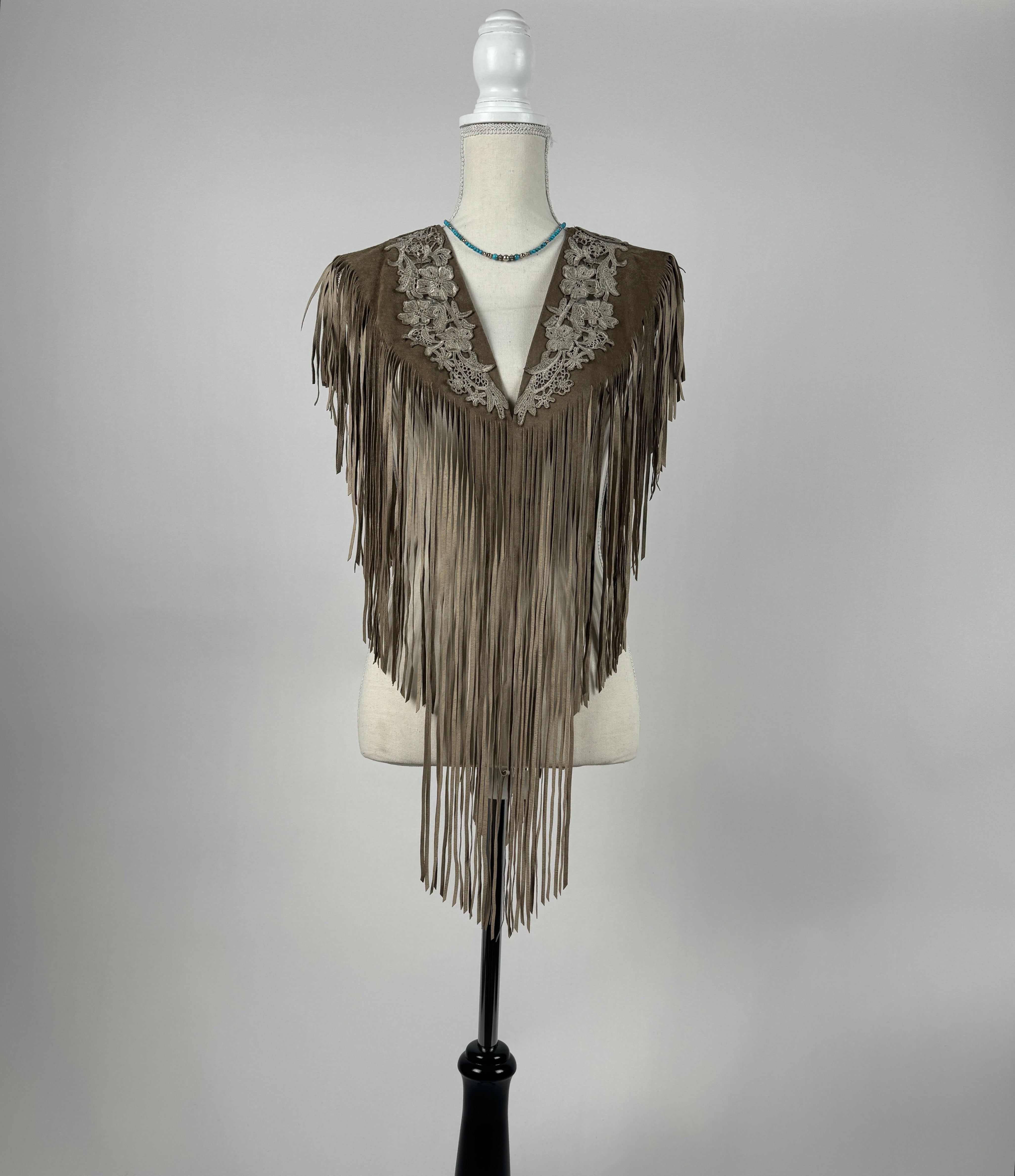 Lace Inset Shoulder Short Collar