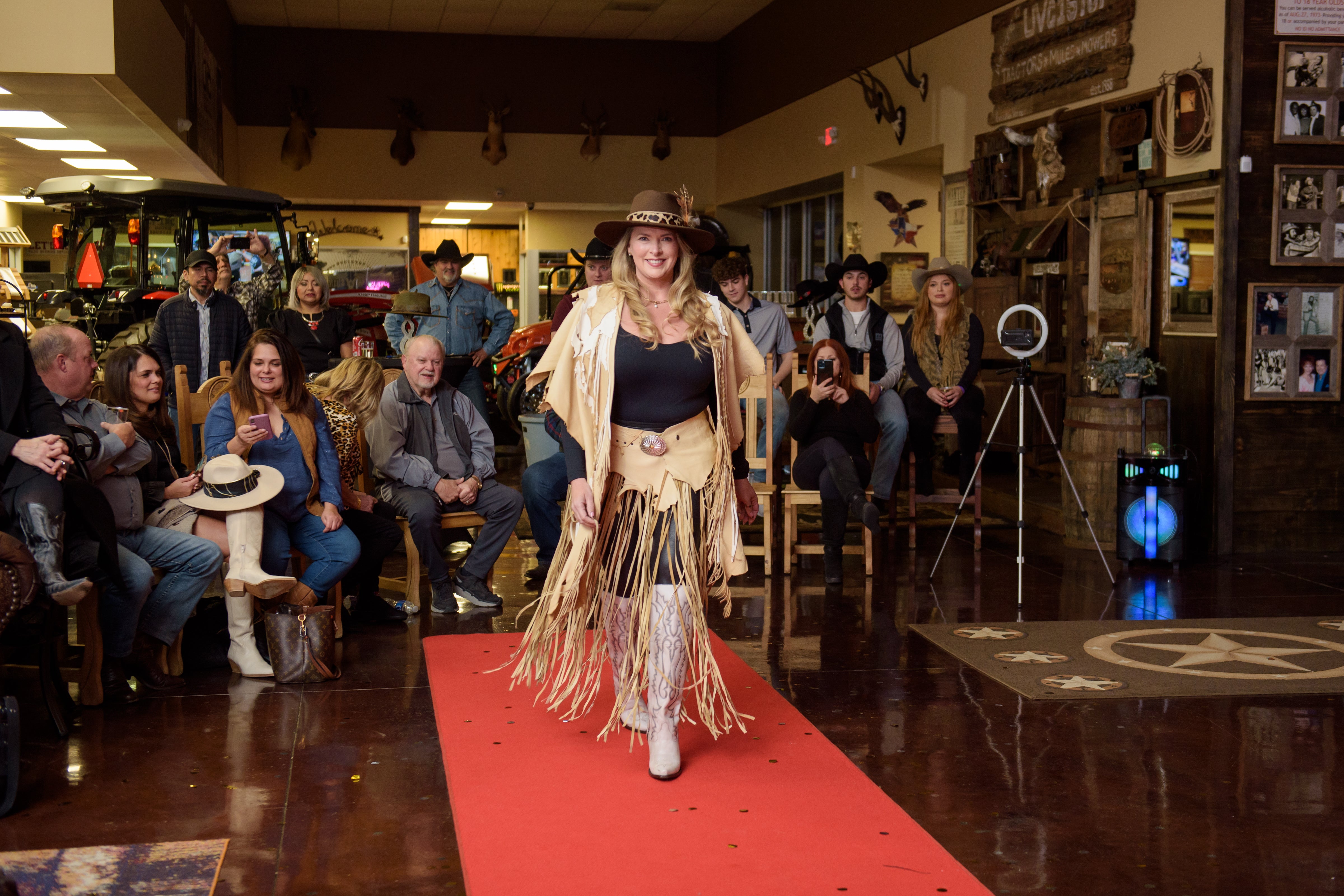 Lace Applique Mid-Length Shoulder Cape