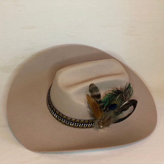 Pamala - Ariat 3X Silverbelly Cowboy Hat With Hand Trimmed Bling Band And Feathers-Animo Hat Company